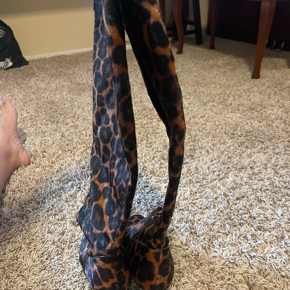 Max De Carlo Leopard Calf hair boot. - Picture 6 of 6
